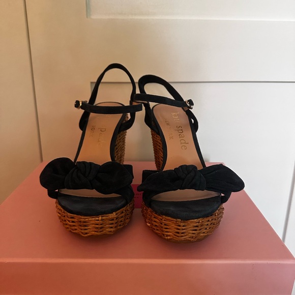 Kate Spade size 8.5 “Patio” navy suede with wicker platform sandal with bow - Picture 2 of 10